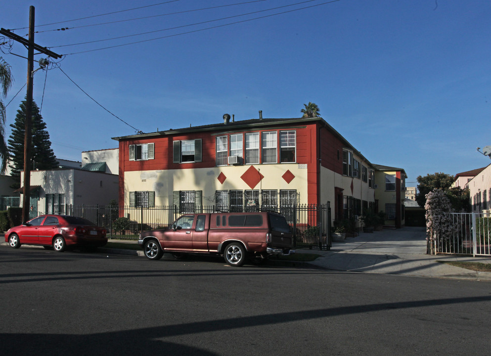 1321 Mariposa Ave in Los Angeles, CA - Building Photo