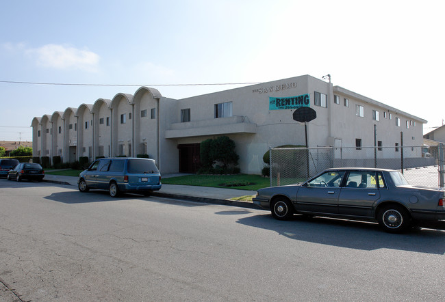 The San Remo in Hawthorne, CA - Building Photo - Building Photo