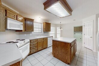 6054 Clay Pit Rd in College Station, TX - Building Photo - Building Photo