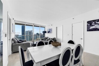 495 Brickell Ave, Unit 4905 in Miami, FL - Building Photo - Building Photo