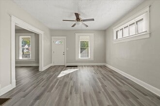 438 N Chester Ave in Indianapolis, IN - Foto de edificio - Building Photo