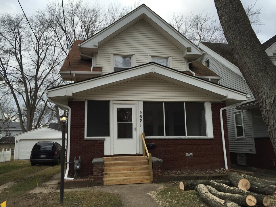 3621 Willys Pkwy in Toledo, OH - Building Photo