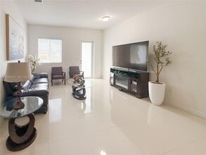 17931 SW 152nd Ave in Miami, FL - Building Photo - Building Photo