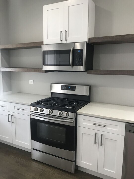 2839 W Lyndale St in Chicago, IL - Building Photo