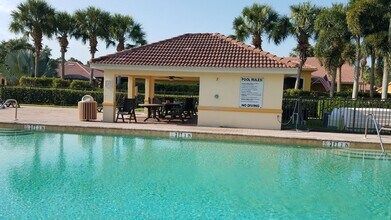 18261 Minorea Ln in Lehigh Acres, FL - Foto de edificio - Building Photo