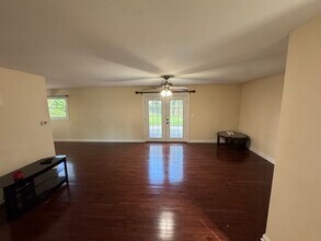 7101 Longmeadow Ln in Hanover Park, IL - Building Photo - Building Photo