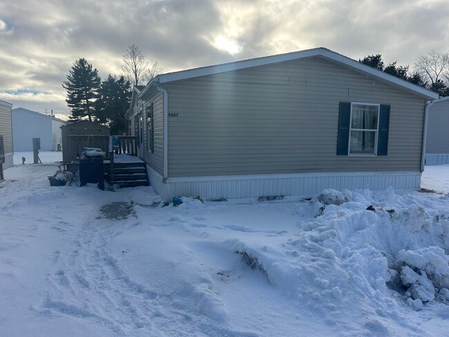 4687 Violet Ln in Traverse City, MI - Building Photo - Building Photo