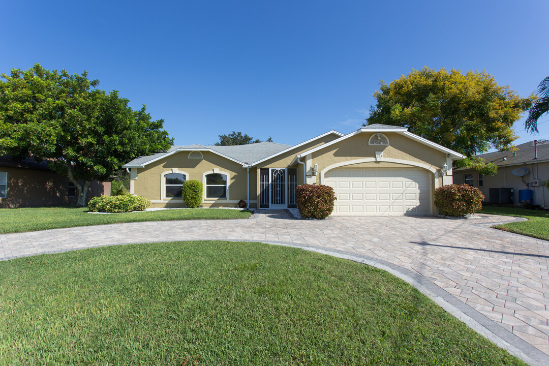 223 SW 42nd St in Cape Coral, FL - Building Photo