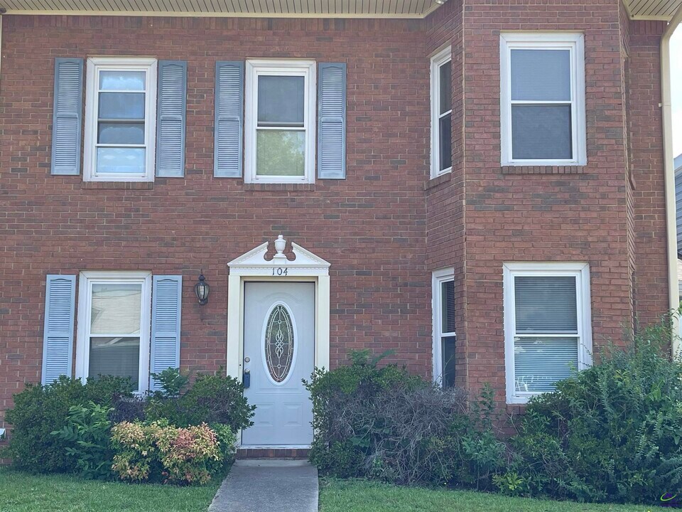 104 Williamsburg Ave in Warner Robins, GA - Building Photo
