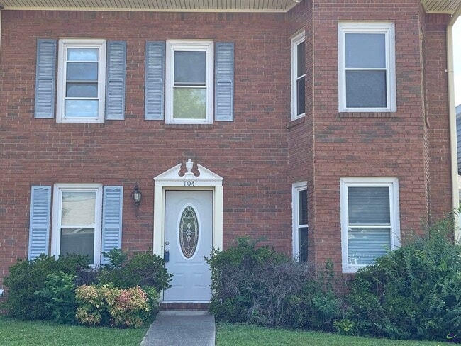 104 Williamsburg Ave