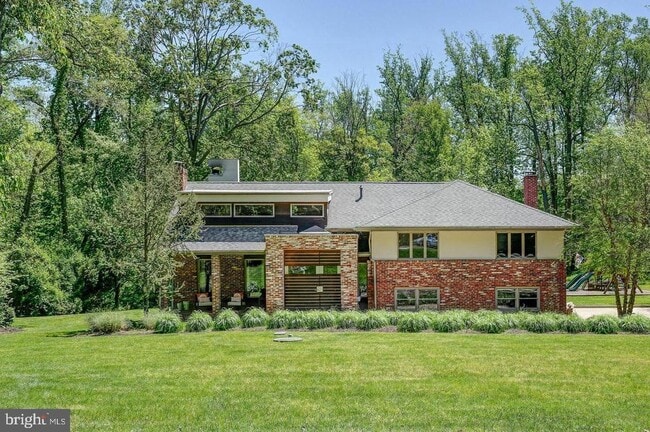 property at 1127 Winding Dr