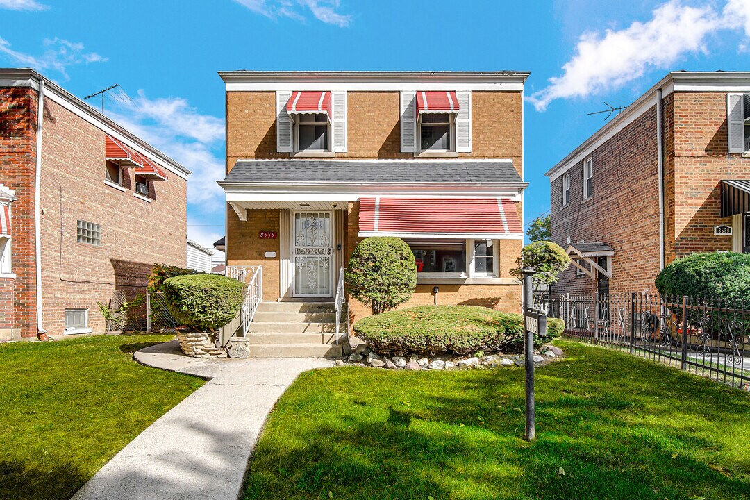 8555 S Paulina St in Chicago, IL - Building Photo
