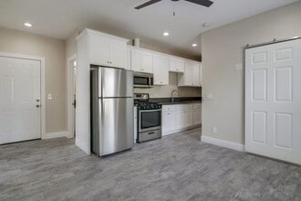 Commercial Suites in San Diego, CA - Foto de edificio - Building Photo