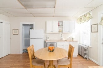 174 W Elm Ave, Unit 1 in Quincy, MA - Foto de edificio - Building Photo
