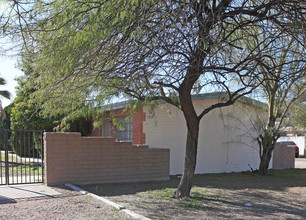 3932-3936 E Monte Vista Dr in Tucson, AZ - Foto de edificio - Building Photo