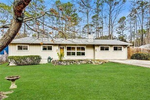 3121 Lynnray Dr in Doraville, GA - Building Photo