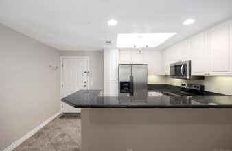 9253 Regents Rd in San Diego, CA - Building Photo - Building Photo