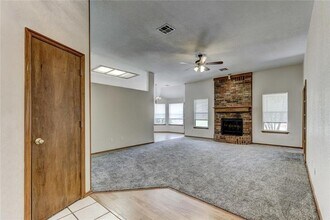 305 Waterfront Dr in Norman, OK - Building Photo - Building Photo