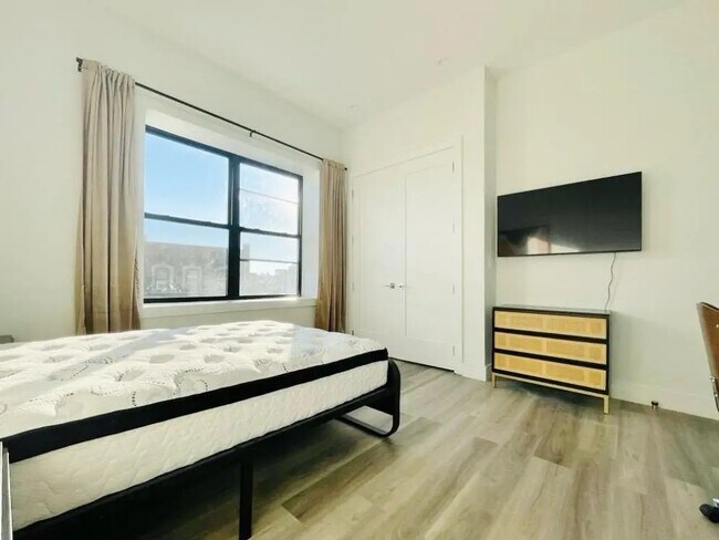 Furnished room/NOT APARTMENT in Brooklyn, NY - Foto de edificio - Building Photo