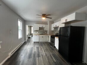 41 Putnam St, Unit #2 in Waterbury, CT - Building Photo - Building Photo