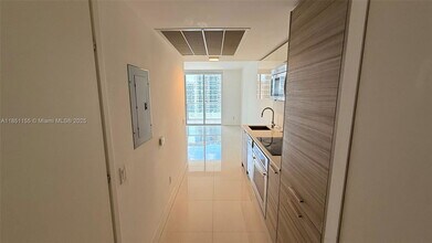 1300 Brickell Ave in Miami, FL - Building Photo - Building Photo
