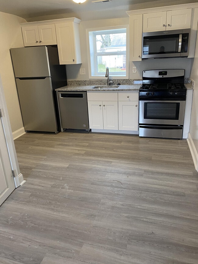 property at 3102 Baybriar Rd