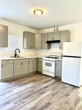 17205 Saticoy St in Van Nuys, CA - Building Photo - Building Photo