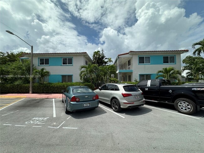 7300 Byron Ave in Miami Beach, FL - Building Photo - Building Photo