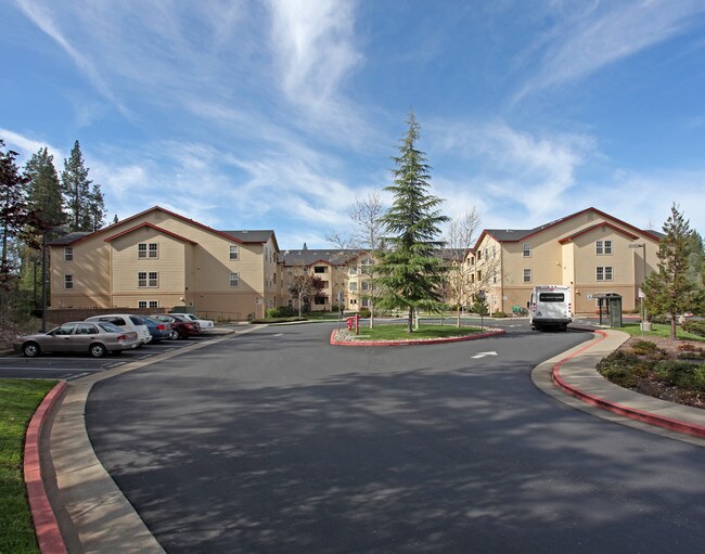 Cottonwood Senior Apartments in Placerville, CA - Foto de edificio - Building Photo