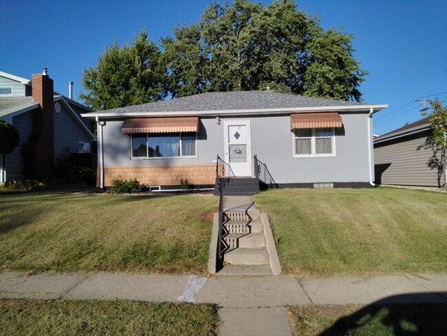 property at 804 7th Ave SE