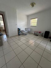 4902 SW 102nd Ave in Miami, FL - Building Photo - Building Photo