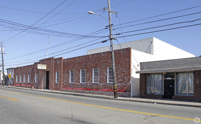 Bates Hall in Oakland, CA - Building Photo - Building Photo