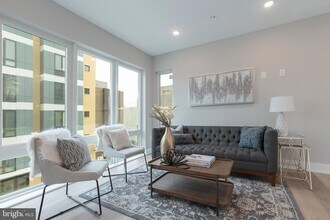 1513 Ridge Ave, Unit 502 in Philadelphia, PA - Foto de edificio - Building Photo