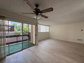 5900 Canterbury Dr, Unit A123 in Culver City, CA - Foto de edificio - Building Photo