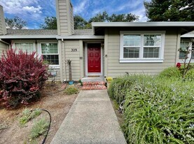 329 W Thomson Ave in Sonoma, CA - Building Photo