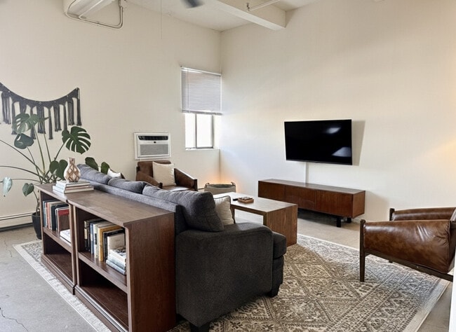 property at 823 N 2nd St