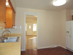 30303 Regent Rd in Wickliffe, OH - Building Photo - Building Photo