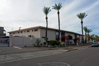 The Sierra Apartments in Phoenix, AZ - Foto de edificio - Building Photo