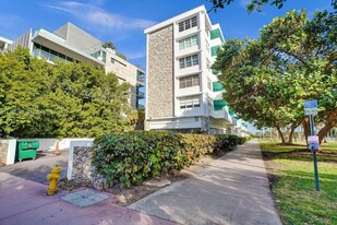 301 Ocean Dr, Unit 402 in Miami Beach, FL - Building Photo - Building Photo