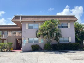 241 SE 9th Ct in Pompano Beach, FL - Building Photo