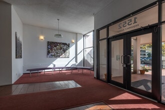 Ambleside in West Vancouver, BC - Building Photo - Lobby