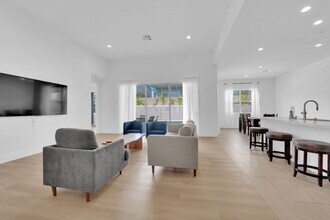 323 Robledo St in Las Vegas, NV - Foto de edificio - Building Photo