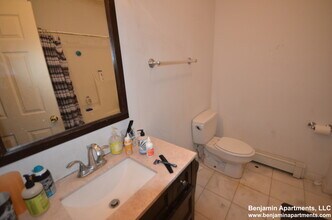 486 Massachusetts Ave, Unit 3 in Boston, MA - Foto de edificio - Building Photo