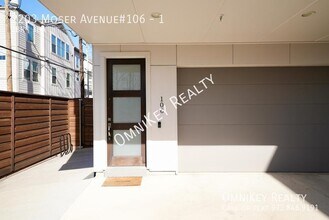 2203 Moser Ave in Dallas, TX - Foto de edificio - Building Photo
