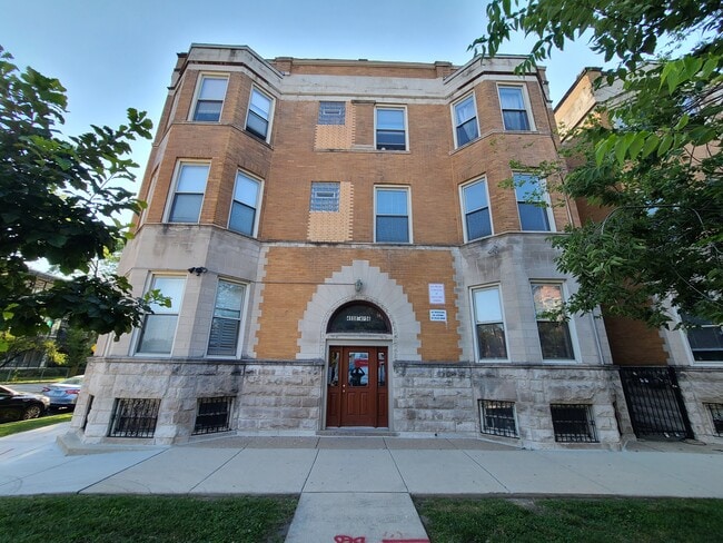 property at 4856 S Prairie Ave