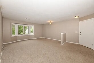 2067 Cliff Alex Ct S in Waukesha, WI - Building Photo - Building Photo