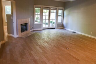 1032 Cherry Creek Cir in Westlake Village, CA - Building Photo - Building Photo
