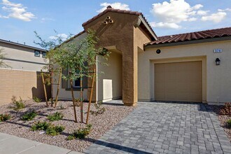 374 Larksong Ave in Henderson, NV - Building Photo - Building Photo