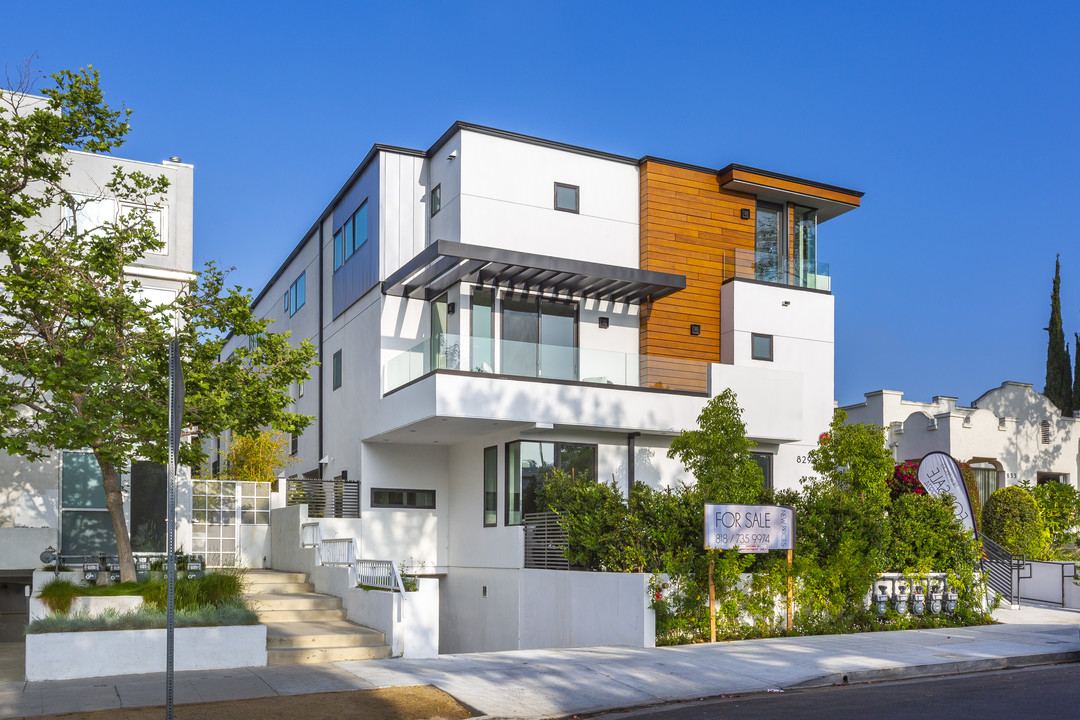 829 N Martel Ave in Los Angeles, CA - Building Photo