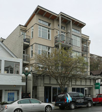 1026 Fort St in Victoria, BC - Building Photo - Building Photo